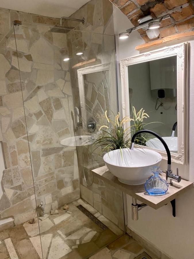 Steinhaus Mit Terrasse Apartman Rovinj Kültér fotó